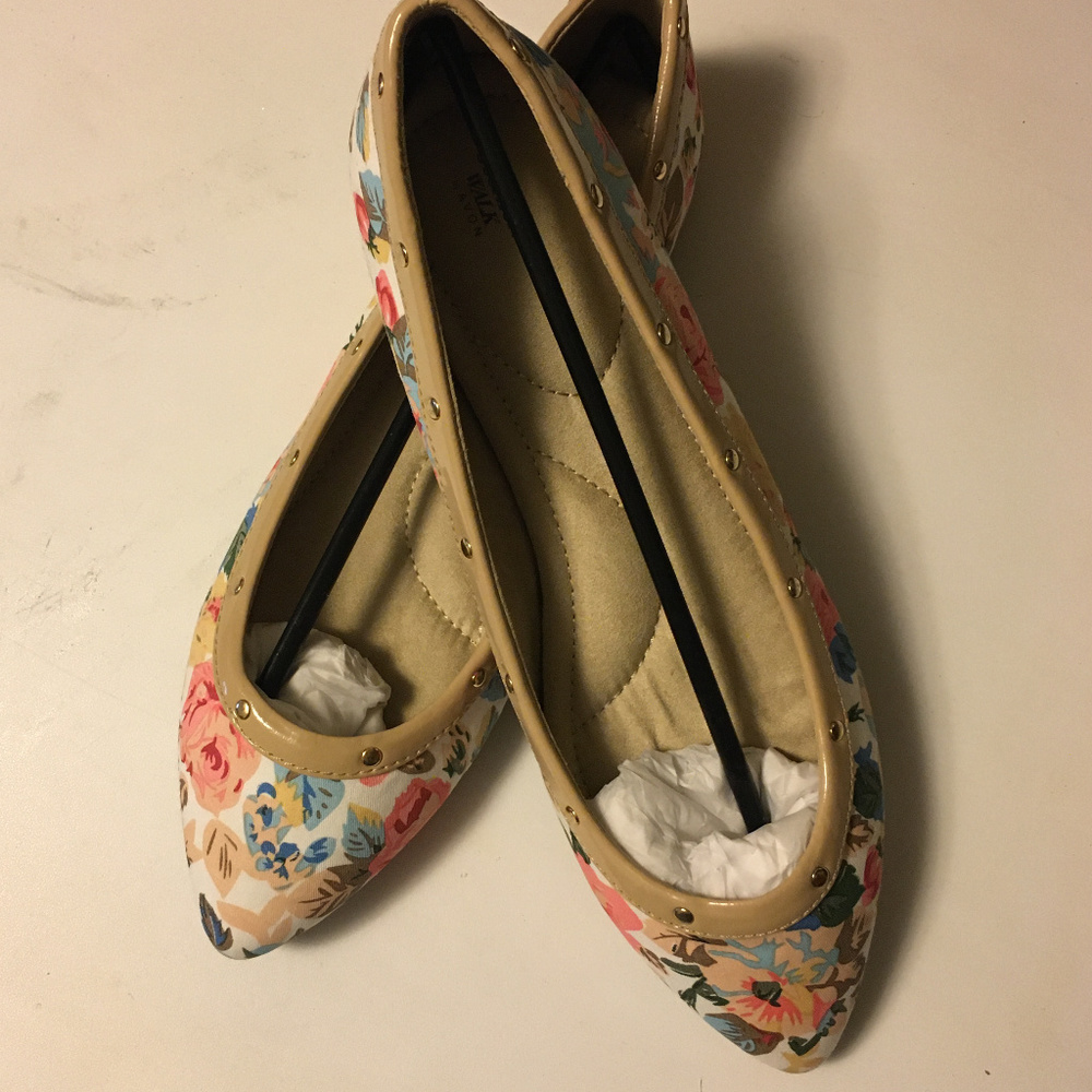 NEW~Ldies Floral Flats**REDUCED PRICE**